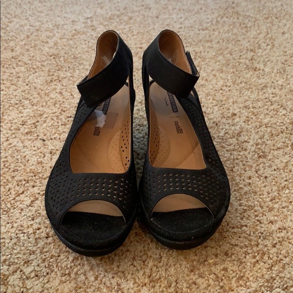 clarks black wedges